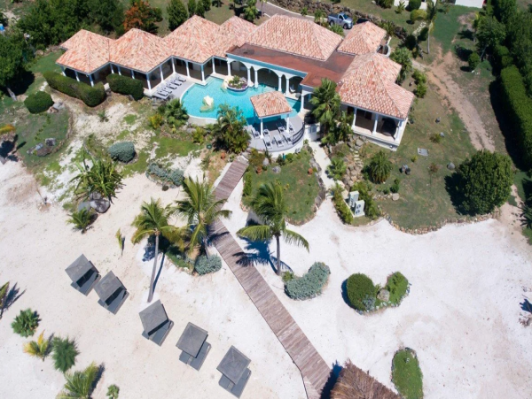 Bay Beachfront Luxury Six Bedroom Home in Saint Martin